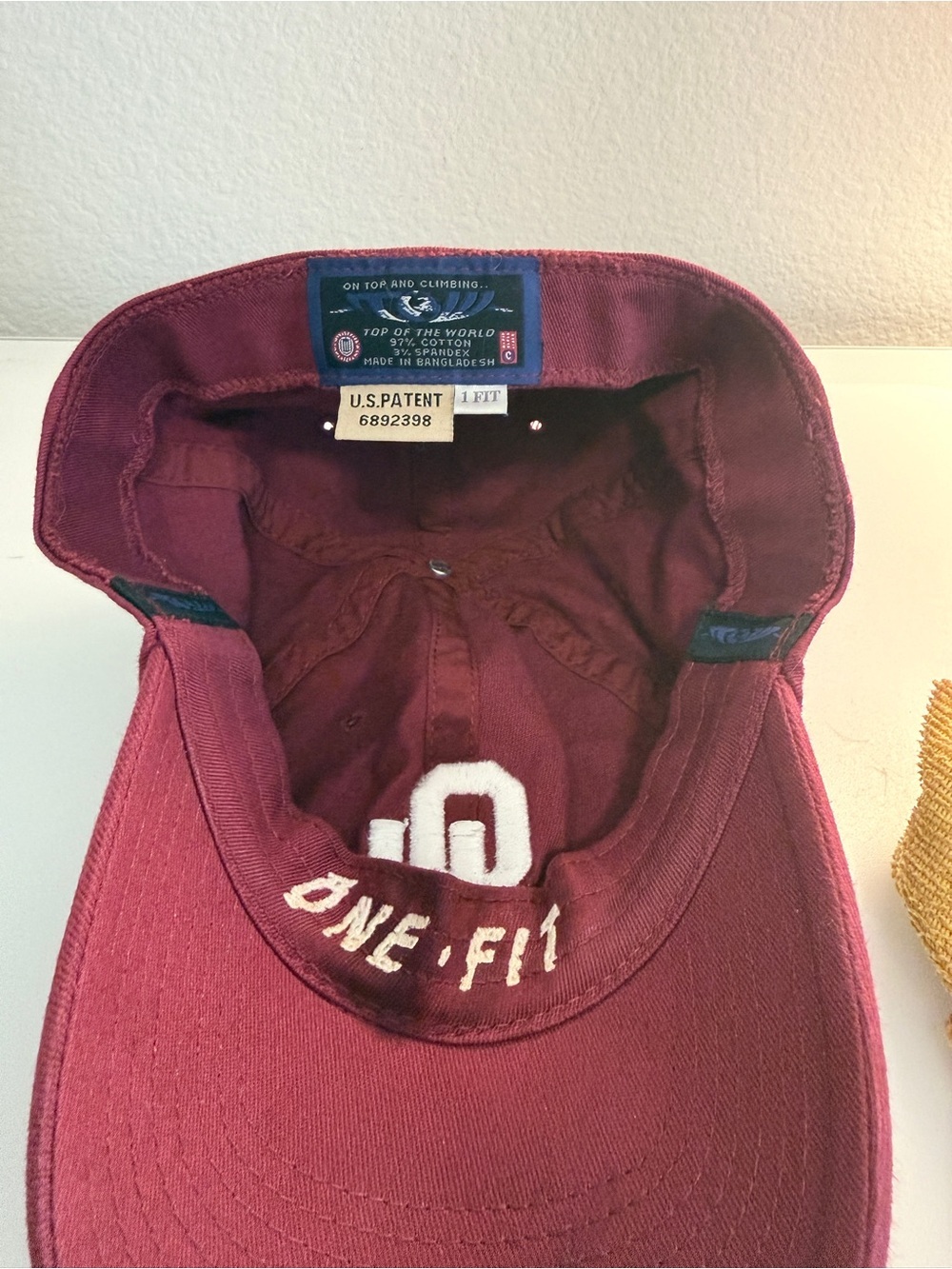 Top of the World Oklahoma Sooners OU One Fit Stretch Hat Cap Crimson NCAA - Picture 5 of 5